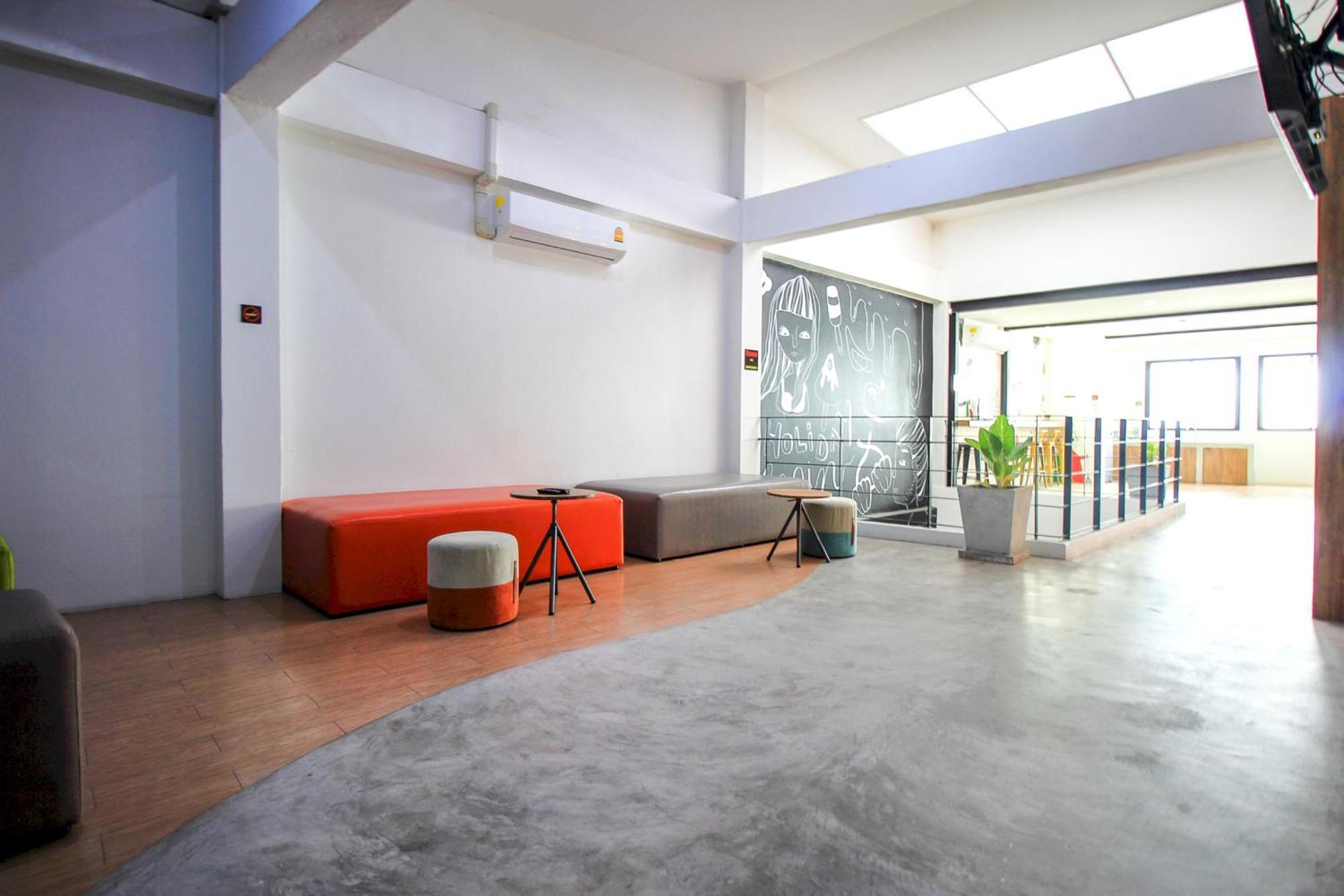 Super Oyo 426 All Day Hostel At Sukhmvit Bangkok Eksteriør billede