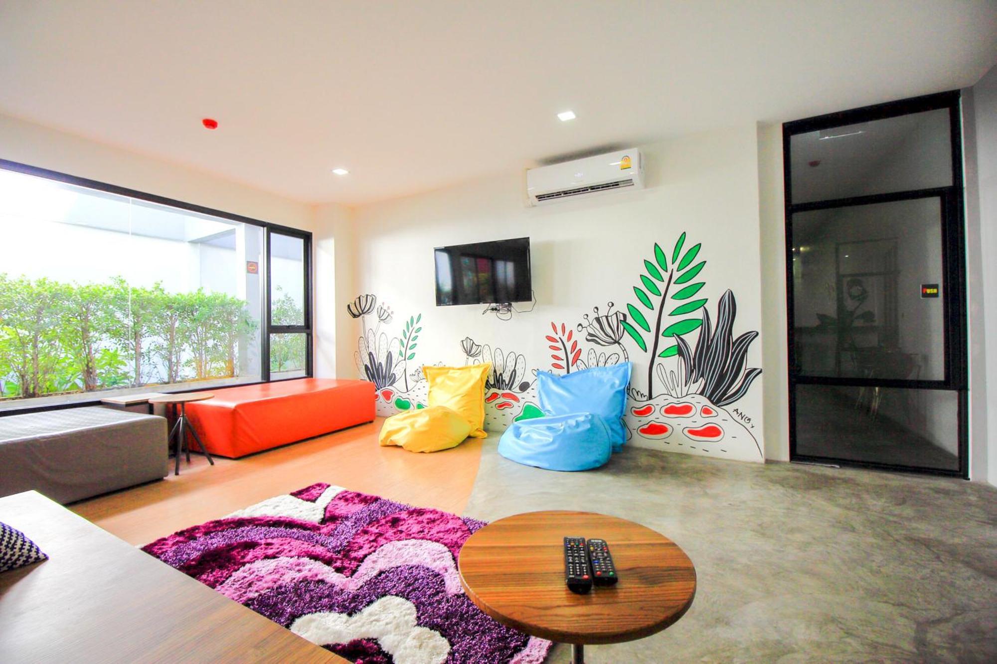 Super Oyo 426 All Day Hostel At Sukhmvit Bangkok Eksteriør billede